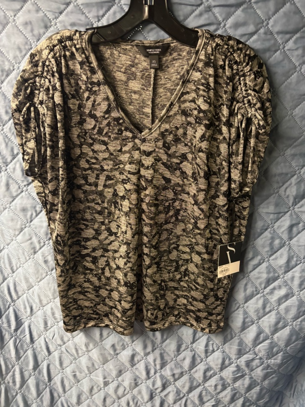 Simply Vera Vera Wang Black & Gray V-Neck Short Sleeve Top